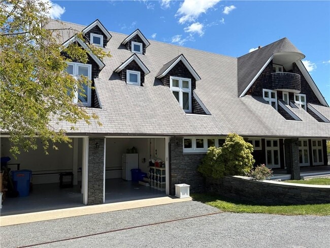 Building Photo - 167 Walcott Ave