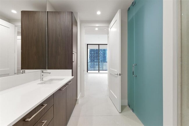 Building Photo - 275 1st Ave S