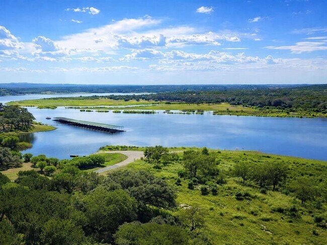 Building Photo - 945 Wesley Ridge Dr