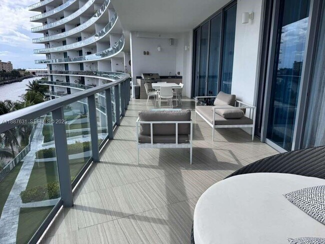 Building Photo - 3250 NE 188th St