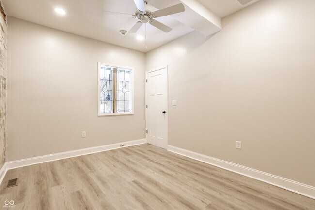 Building Photo - 108 W Main St