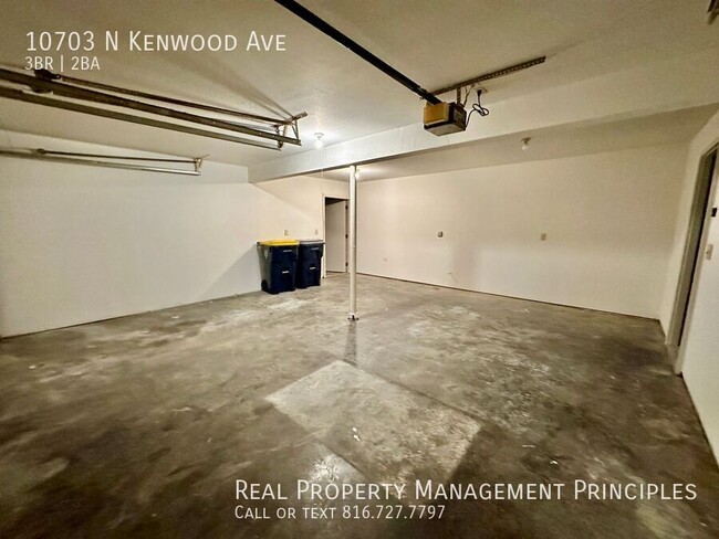 Building Photo - *MOVE-IN SPECIAL* Completely Remodeled, Sp...