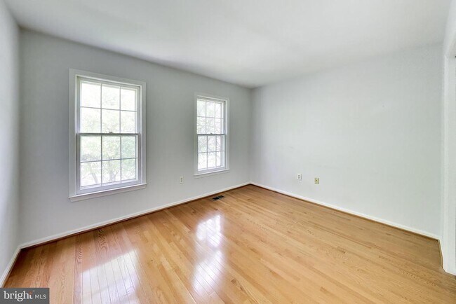 Building Photo - 991 Farm Haven Dr