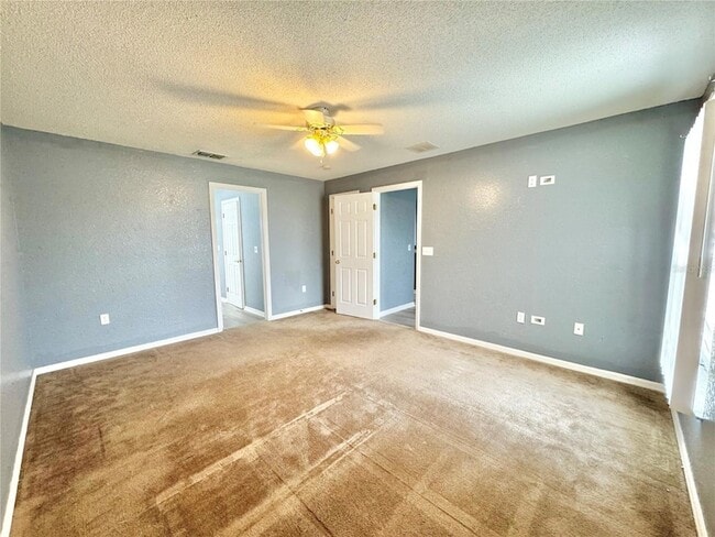 Building Photo - 823 Summer Glen Dr