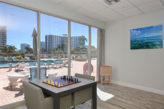 Building Photo - 405 N Ocean Blvd