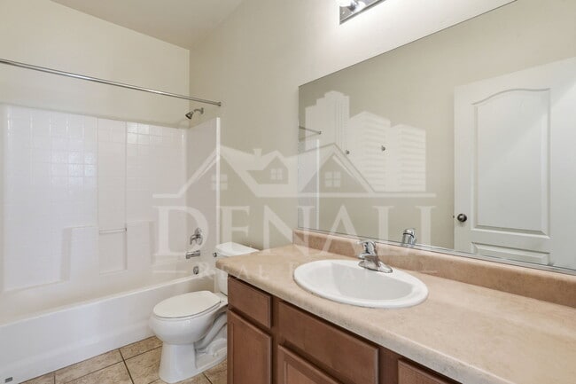 Building Photo - 584 N Highlands Grove Ln