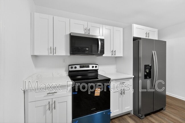Building Photo - 2036 McPherson Dr