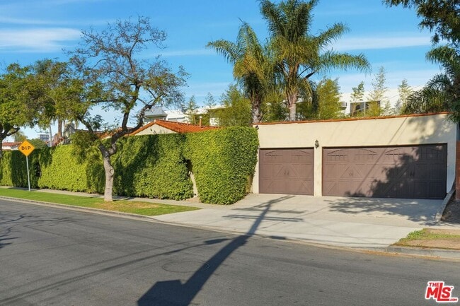 Building Photo - 5995 Saturn St