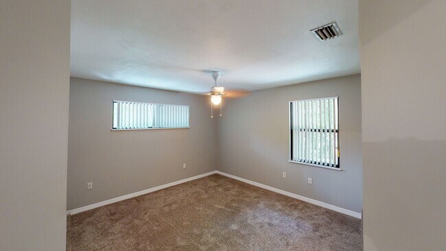 Building Photo - Park Avenue- 4 Bedroom/3 Bath - BEAUTIFUL!