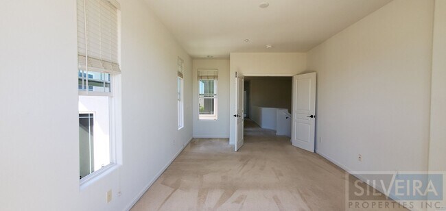 Building Photo - 1715 Bilbao Dr