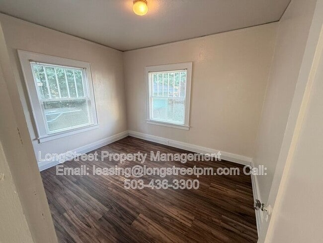 Building Photo - 588 Knapps Pl NE