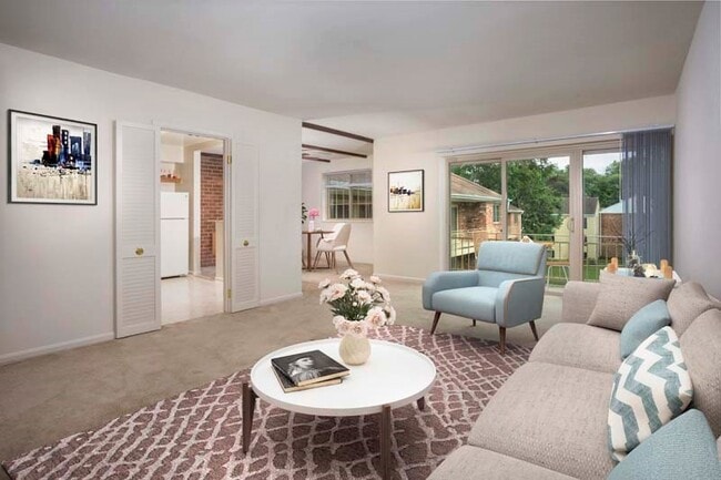 Spacious living & dining area at Deerfield Run & Village Square North Apartments - Deerfield Run & Village Square North Apartments