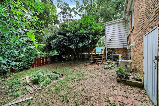 Building Photo - Lovely Three Bed One Bath Ranch Home in Wi...