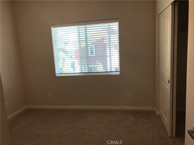 Building Photo - 815 Humbert Ave