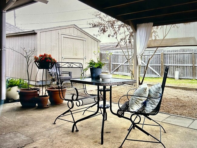 Building Photo - 3009 Quail Hollow Dr