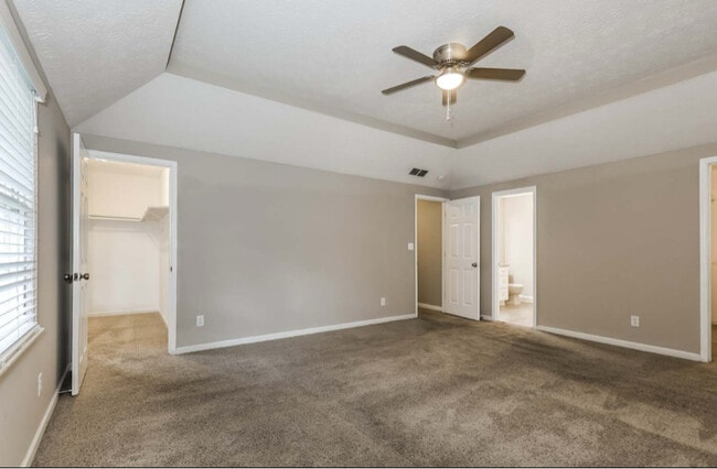 Building Photo - 2444 Quentin Dr
