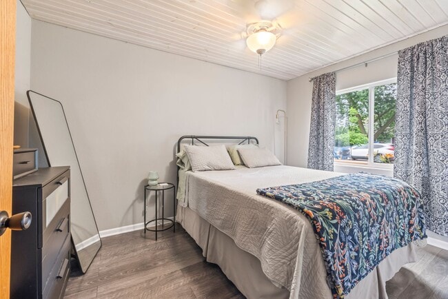 Building Photo - Cute 1 bedroom single family home