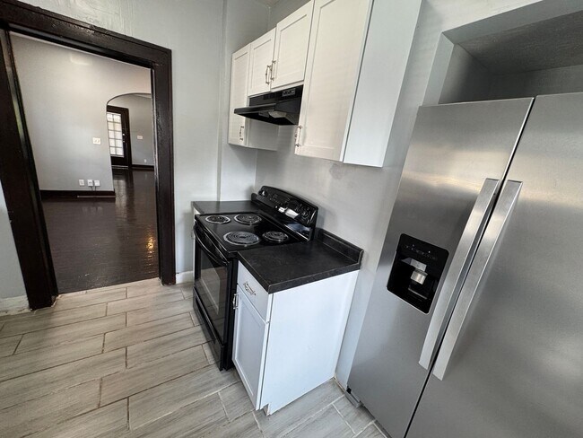 Building Photo - 712 Dequincy St