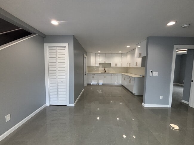Building Photo - 4030 Hoku Ave