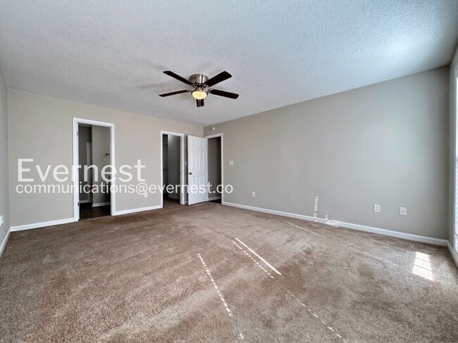 Building Photo - 321 Sadler Dr