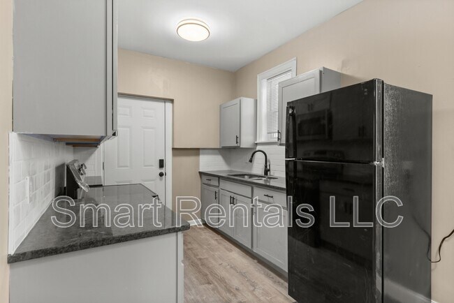 Building Photo - 4205 Ellenwood Ave