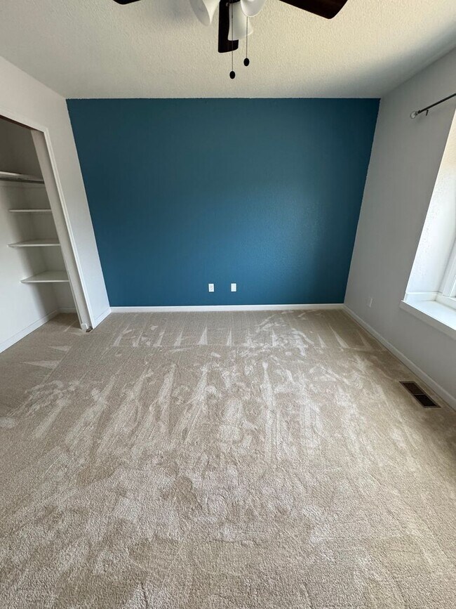 Building Photo - 5 Bedroom Home in Broadmoor Bluffs