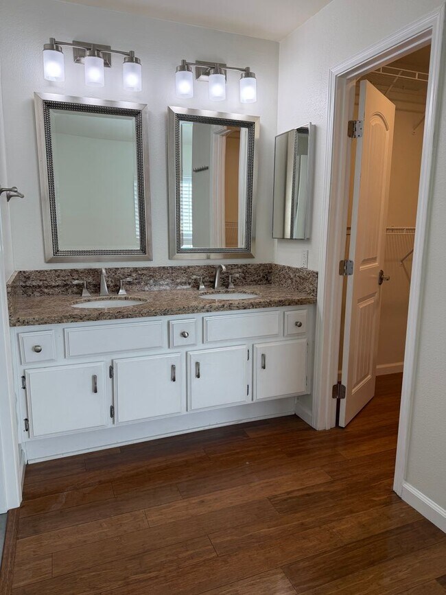 Building Photo - Very Private Carriage Unit Available Now!