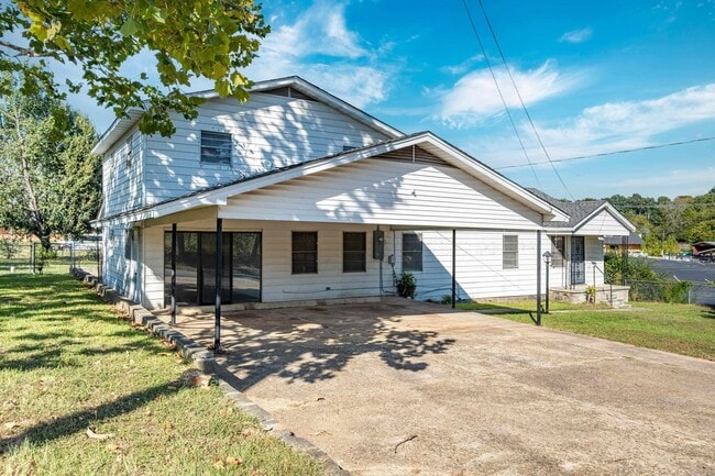 Building Photo - 1310 E North St