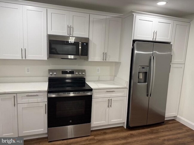 Building Photo - 6409 63rd Pl