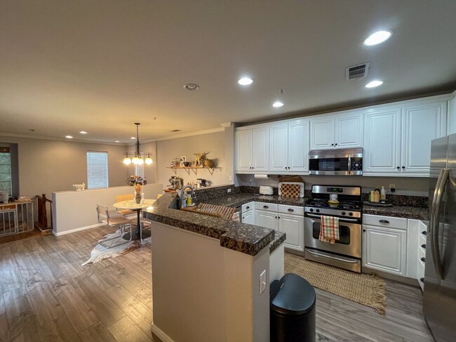 Building Photo - 33570 Emerson Way
