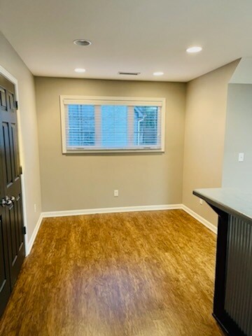 Building Photo - 1 E 10th Ave