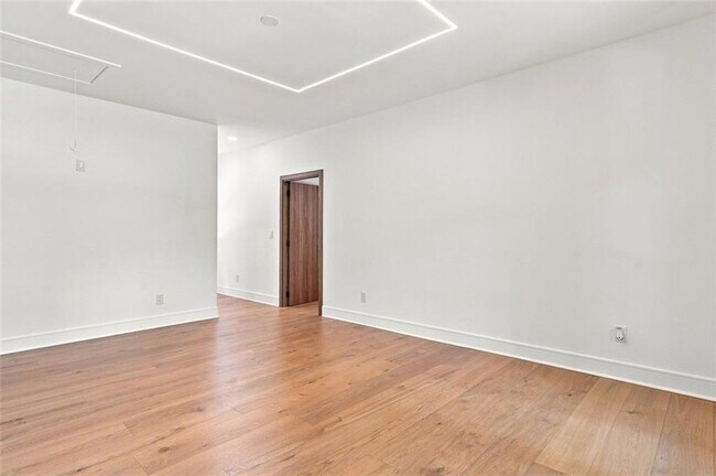Building Photo - 4250 Carmain Dr NE