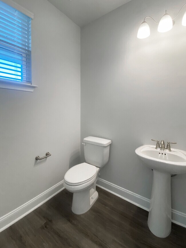 Building Photo - 7047 Shooting Star Way