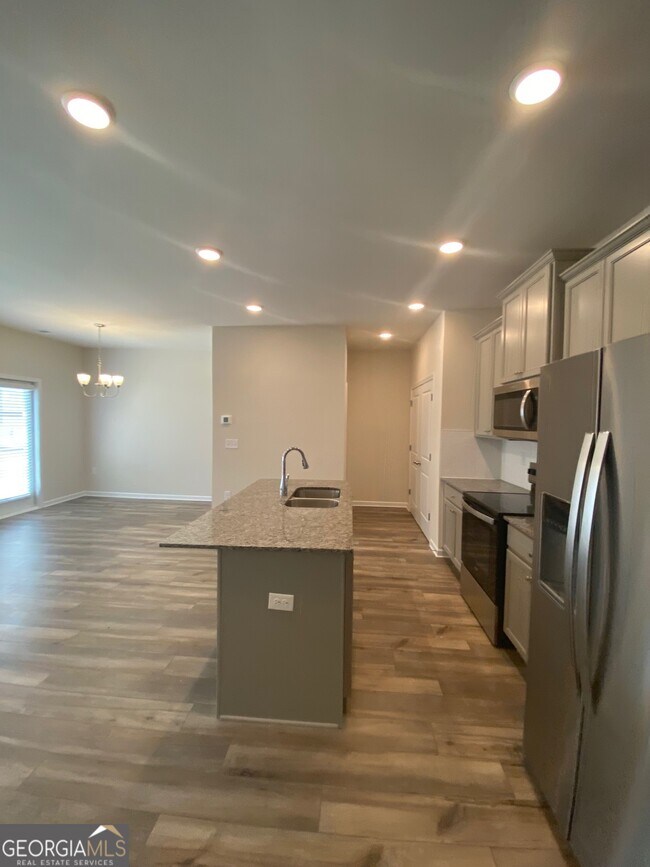 Building Photo - 1182 Westhampton Wy