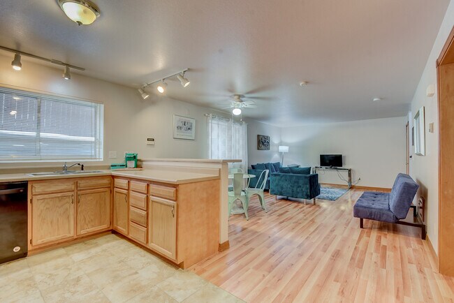 Building Photo - 103 S 14th St