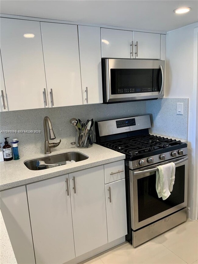 Building Photo - 8400 Byron Ave