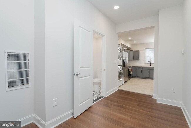 Building Photo - 508 N Linwood Ave