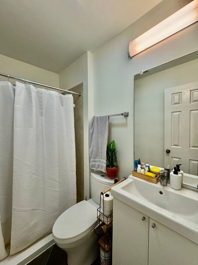 Building Photo - Mill Creek Townhome