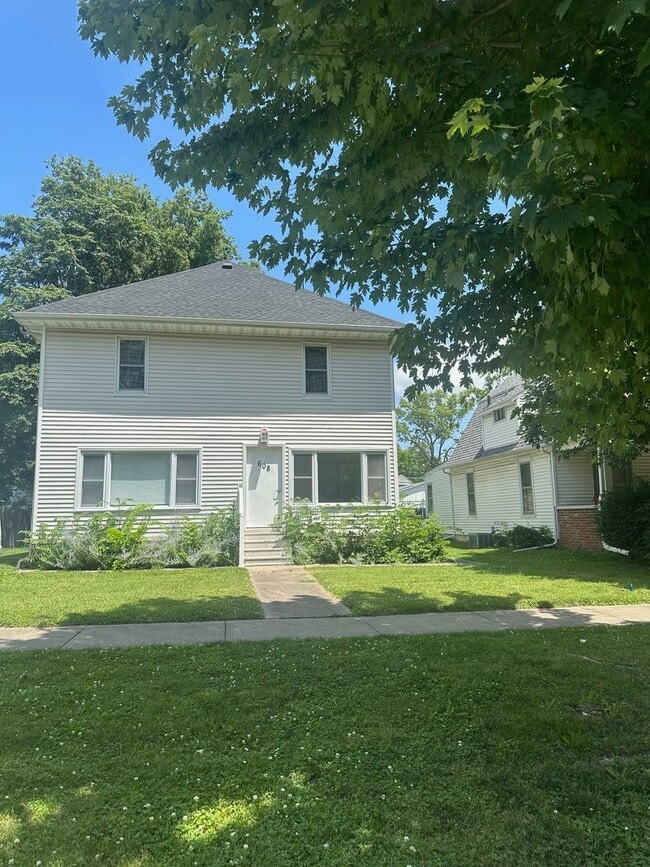 Building Photo - 608 W Columbia Ave