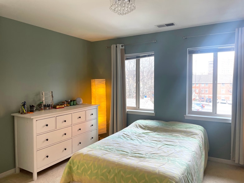 Master bedroom - 10 W Hill St