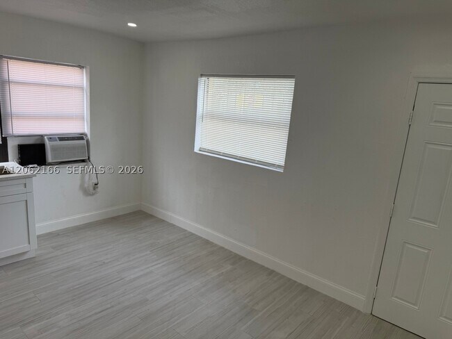 Building Photo - 7842 NW 5th Ct