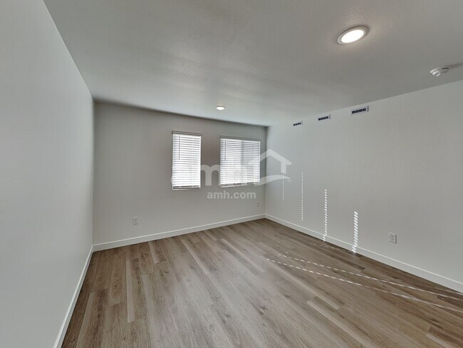 Building Photo - 9748 W Parkway Dr