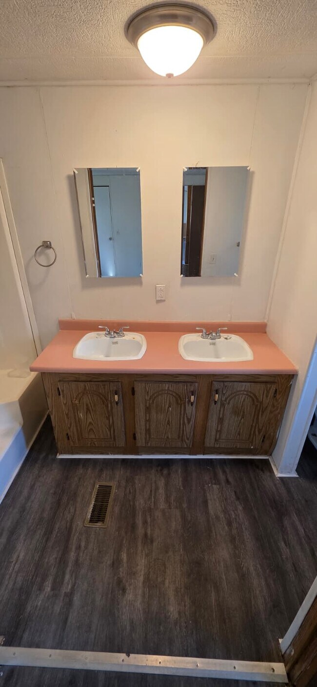 Building Photo - 8364 Cedar St