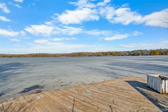 Building Photo - 443 Sackett Lake Rd