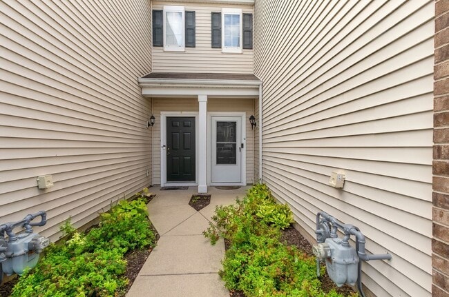 Building Photo - 1221 Courtland Cir