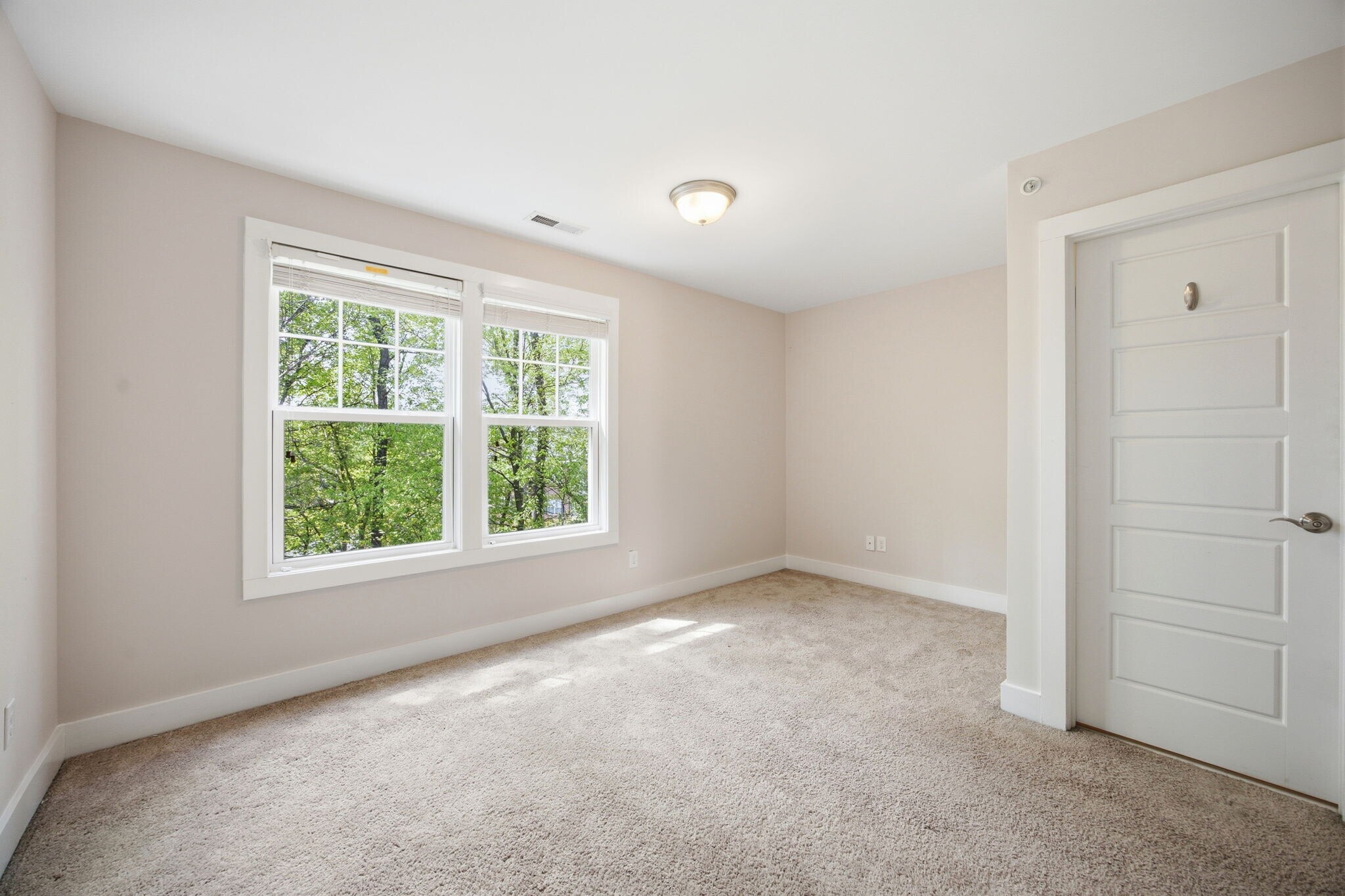 Building Photo - 2800 Bedford Green Dr