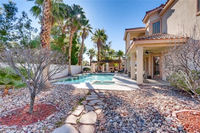 Building Photo - 1870 Columbia Crest Ct