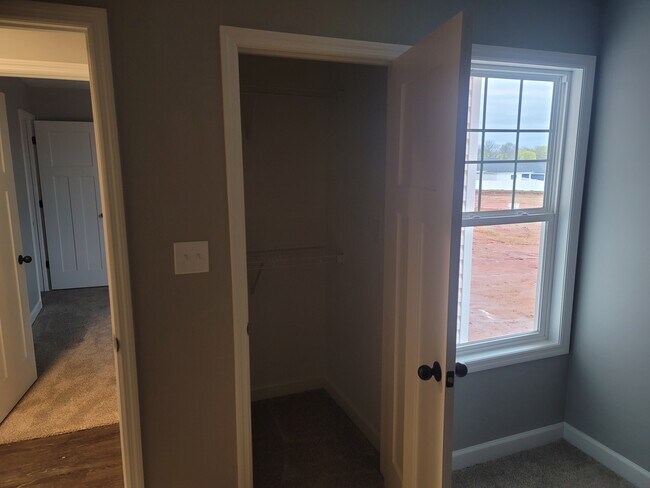 Building Photo - 101 Seabiscuit Ct