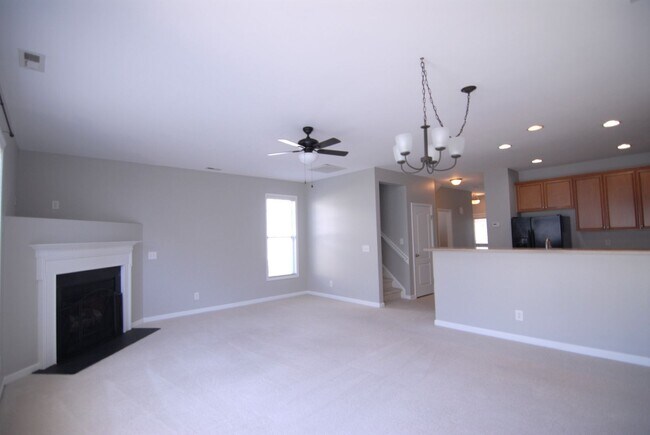 Building Photo - Resort style living 3 bedroom 2.5 bath Townhouse at MacIntosh on the Lake west of Burlington w/ 1...
