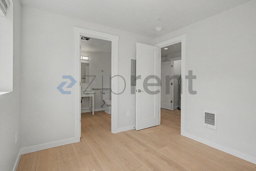 Building Photo - Unit 4323